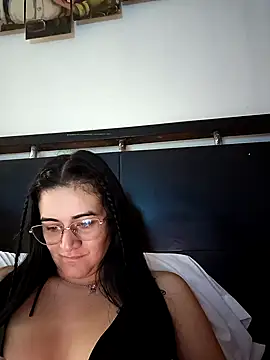 Snapshot of Hanna_Kinsley chatting on 12, 11, 2025 Hanna Kinsley online show from 12, 11, 2025