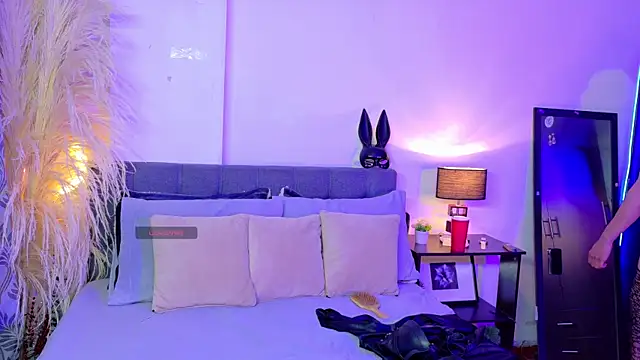 Snapshot of Rouse_Hilton chatting on 22, 10, 2025 Rouse Hilton online show from 22, 10, 2025