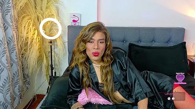 Snapshot of Rouse_Hilton chatting on 4, 11, 2025 Rouse Hilton online show from 4, 11, 2025