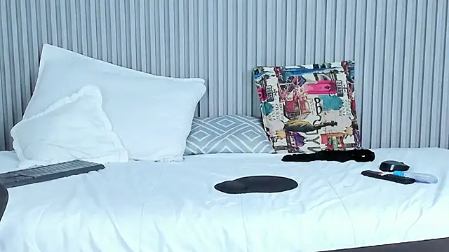 naomiii   online show from 6, 2, 2025