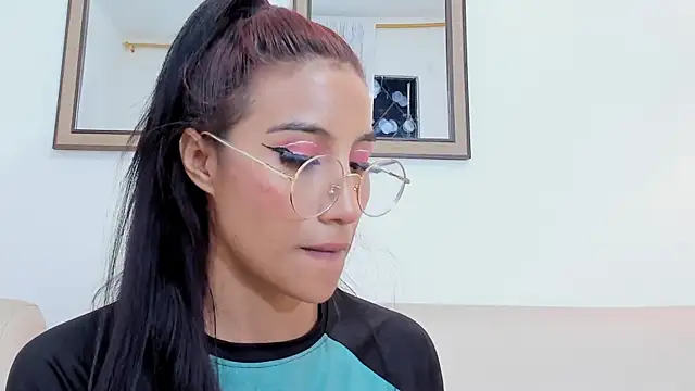 naomiii   online show from 26, 2, 2025