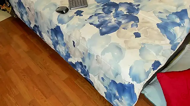 naomiii   online show from 8, 11, 2025