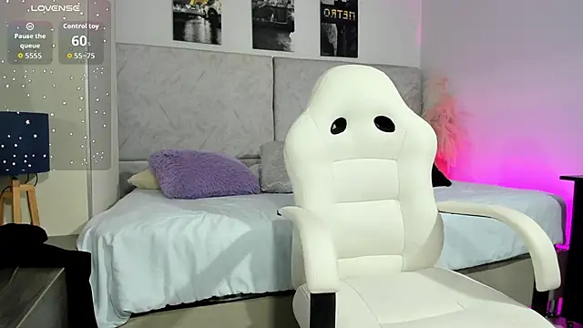 Snapshot of naomiii__ chatting on 25, 4, 2026 naomiii online show from 25, 4, 2026