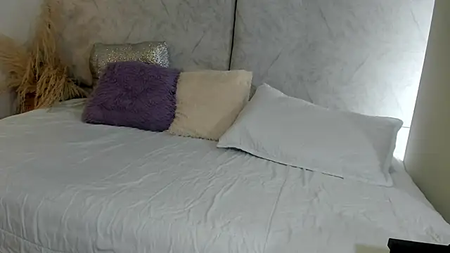 Snapshot of naomiii__ chatting on 1, 6, 2026 naomiii online show from 1, 6, 2026