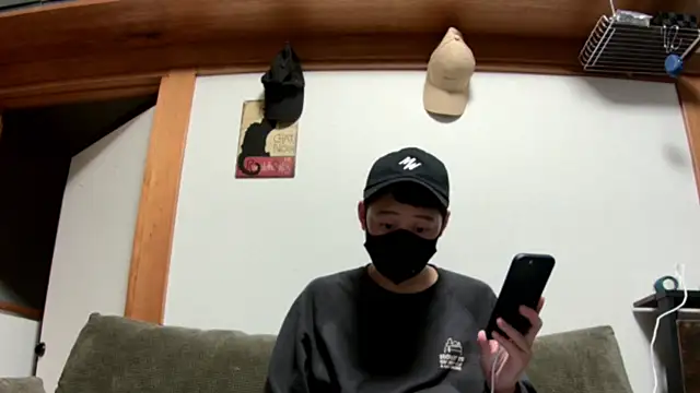 Snapshot of tuki_fu chatting on 8, 12, 2024 tuki fu online show from 8, 12, 2024