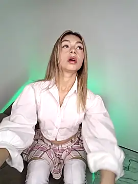 Snapshot of Karolgood3 chatting on 8, 11, 2025 Karolgood3 online show from 8, 11, 2025