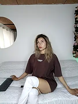 Snapshot of Karolgood3 chatting on 4, 12, 2025 Karolgood3 online show from 4, 12, 2025