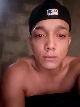 Snapshot of tayson_ chatting on 8, 11, 2025 tayson online show from 8, 11, 2025