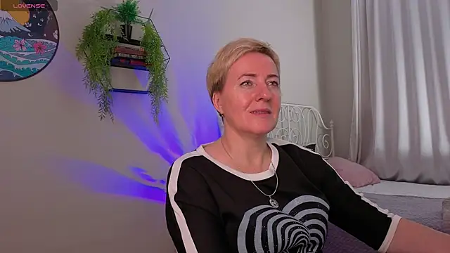 Snapshot of Nika_Smit chatting on 8, 11, 2025 Nika Smit online show from 8, 11, 2025