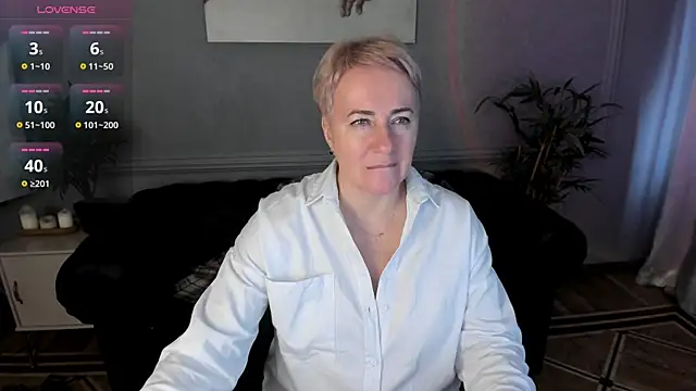 Snapshot of Nika_Smit chatting on 14, 11, 2025 Nika Smit online show from 14, 11, 2025