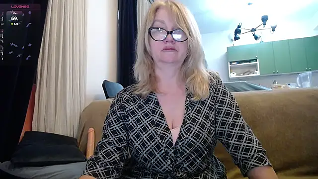 Snapshot of Blond_Woman chatting on 5, 2, 2025 Blond Woman online show from 5, 2, 2025
