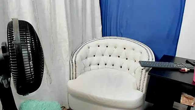 Snapshot of Analia18_ chatting on 14, 1, 2025 Analia18 online show from 14, 1, 2025