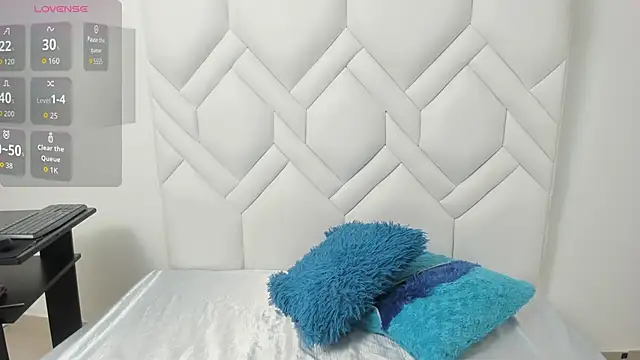 Snapshot of Analia18_ chatting on 12, 11, 2025 Analia18 online show from 12, 11, 2025