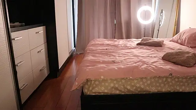 IvyKaelani online show from 2, 4, 2026