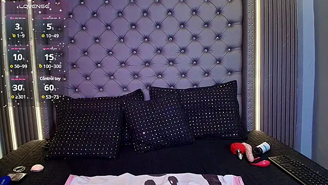 Snapshot of CAMILA_JHONS chatting on 4, 12, 2024 CAMILA JHONS online show from 4, 12, 2024