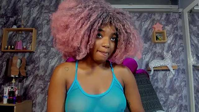 Snapshot of EMMAPARISS chatting on 5, 2, 2026 EMMAPARISS online show from 5, 2, 2026