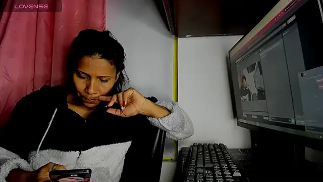 Snapshot of Nenita_Hot_ chatting on 8, 9, 2025 Nenita Hot online show from 8, 9, 2025