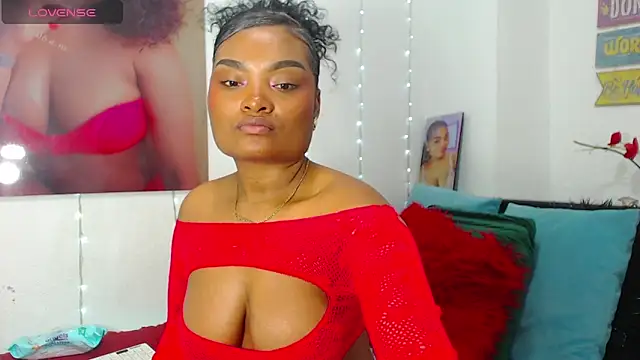 Snapshot of gianna_smith chatting on 12, 12, 2024 gianna smith online show from 12, 12, 2024