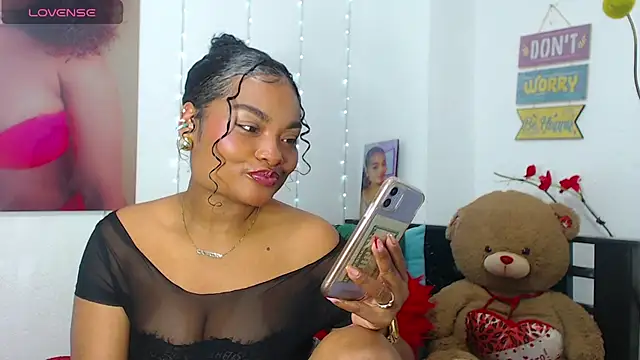 Snapshot of gianna_smith chatting on 21, 12, 2024 gianna smith online show from 21, 12, 2024