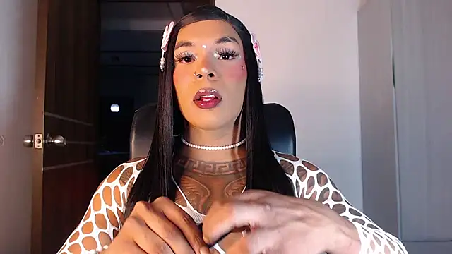 Snapshot of mistressbigcock777 chatting on 17, 10, 2025 mistressbigcock777 online show from 17, 10, 2025