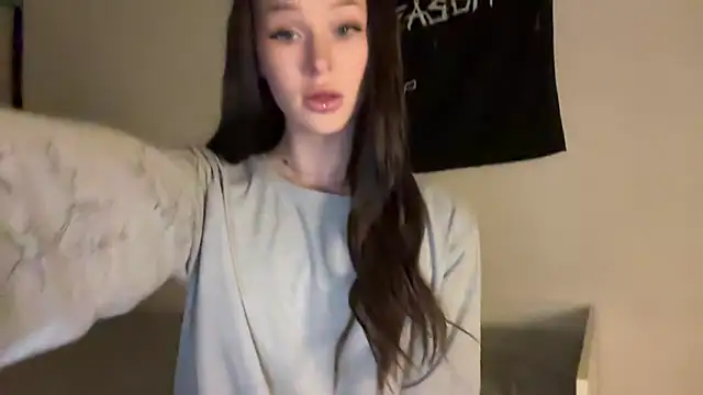 Snapshot of ur_molly chatting on 12, 10, 2025 ur molly online show from 12, 10, 2025