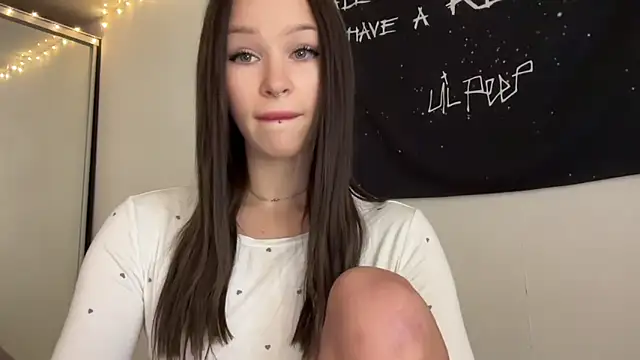 Snapshot of ur_molly chatting on 1, 11, 2025 ur molly online show from 1, 11, 2025