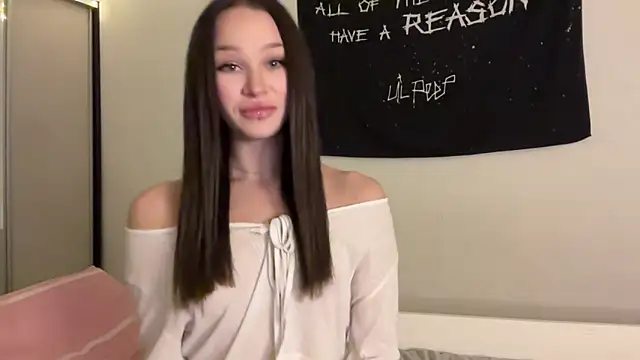 Snapshot of ur_molly chatting on 13, 11, 2025 ur molly online show from 13, 11, 2025