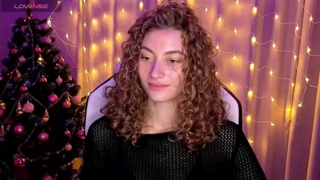 Snapshot of lady_curls chatting on 4, 1, 2025 lady curls online show from 4, 1, 2025