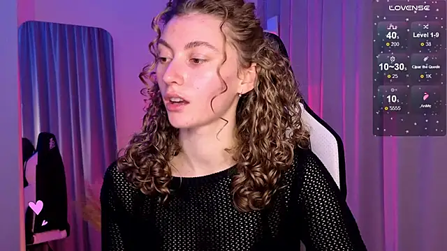 Snapshot of lady_curls chatting on 7, 2, 2025 lady curls online show from 7, 2, 2025