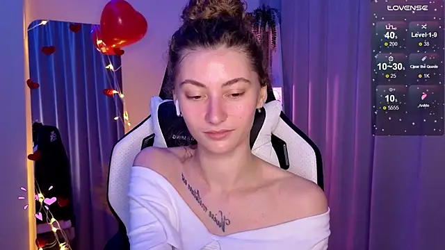 Snapshot of lady_curls chatting on 24, 2, 2025 lady curls online show from 24, 2, 2025