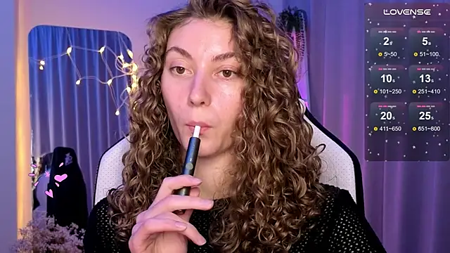 Snapshot of lady_curls chatting on 15, 3, 2025 lady curls online show from 15, 3, 2025