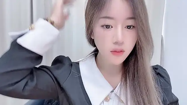 chloe-01 online show from 12, 12, 2024