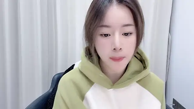 chloe-01 online show from 15, 12, 2024