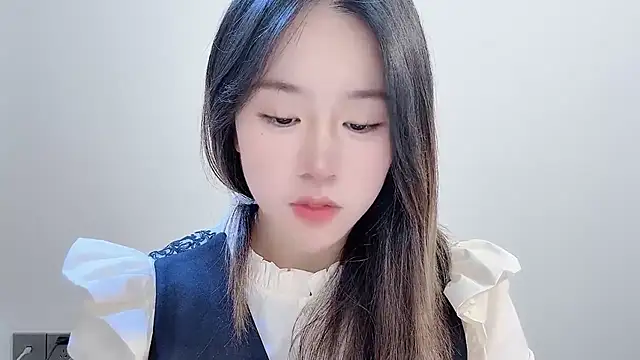 chloe-01 online show from 17, 11, 2025