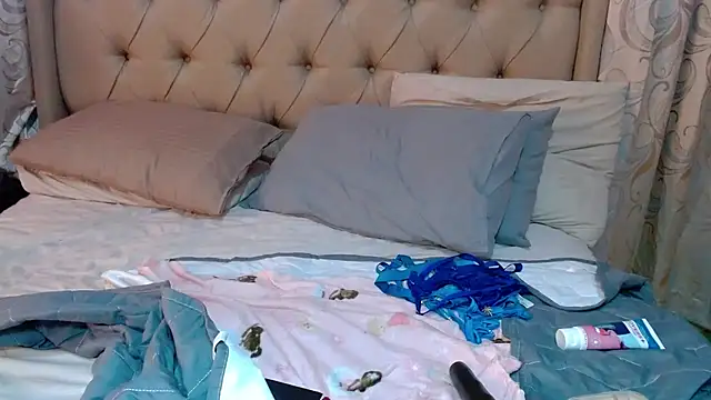 QUEENSHEBAxx01 online show from 9, 9, 2025