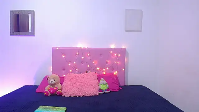 issa kitty online show from 5, 3, 2025