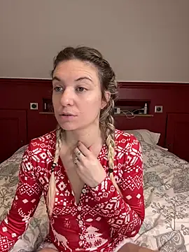 Snapshot of carlaaa chatting on 14, 12, 2025 carlaaa online show from 14, 12, 2025