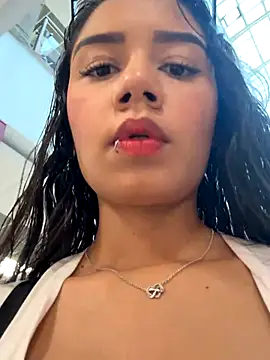 Snapshot of _Luana chatting on 28, 10, 2025 Luana online show from 28, 10, 2025