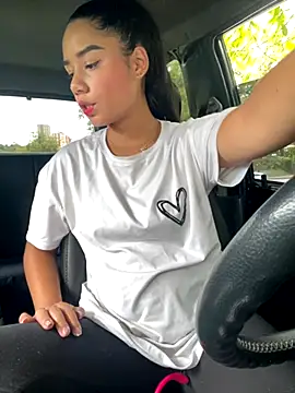 Snapshot of _Luana chatting on 5, 11, 2025 Luana online show from 5, 11, 2025