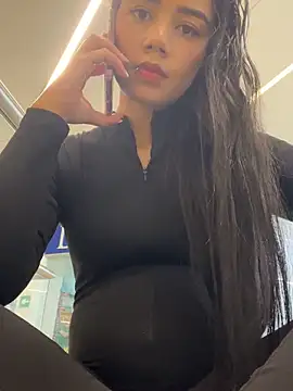 Snapshot of _Luana chatting on 11, 11, 2025 Luana online show from 11, 11, 2025