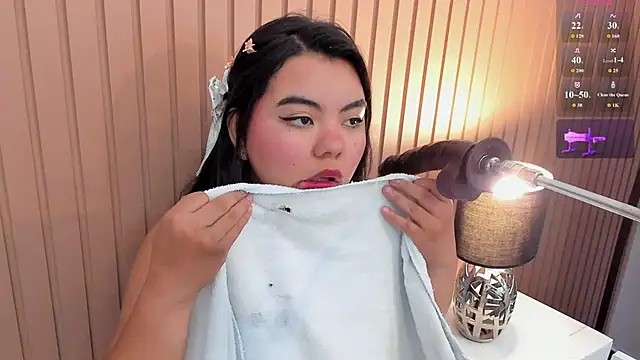 klhoe boobs online show from 15, 2, 2026