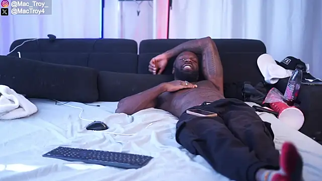 MacTroy online show from 12, 9, 2025