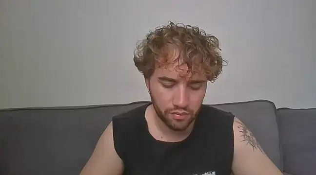 Snapshot of TomAlex chatting on 28, 2, 2025 TomAlex online show from 28, 2, 2025