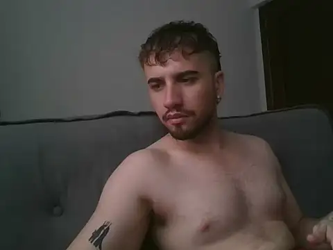 Snapshot of TomAlex chatting on 5, 5, 2026 TomAlex online show from 5, 5, 2026