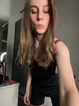 Snapshot of HellPeach chatting on 17, 2, 2025 HellPeach online show from 17, 2, 2025