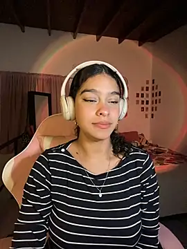 Snapshot of Arteatenea__ chatting on 4, 12, 2025 Arteatenea online show from 4, 12, 2025