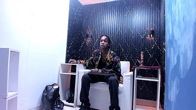 Snapshot of LarryCollin chatting on 12, 2, 2025 LarryCollin online show from 12, 2, 2025