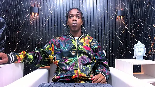 Snapshot of LarryCollin chatting on 13, 2, 2025 LarryCollin online show from 13, 2, 2025