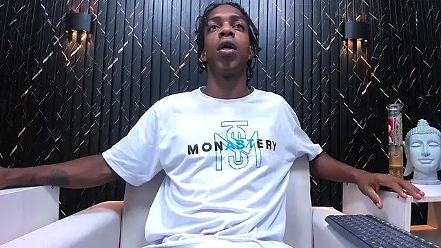 Snapshot of LarryCollin chatting on 13, 2, 2025 LarryCollin online show from 13, 2, 2025
