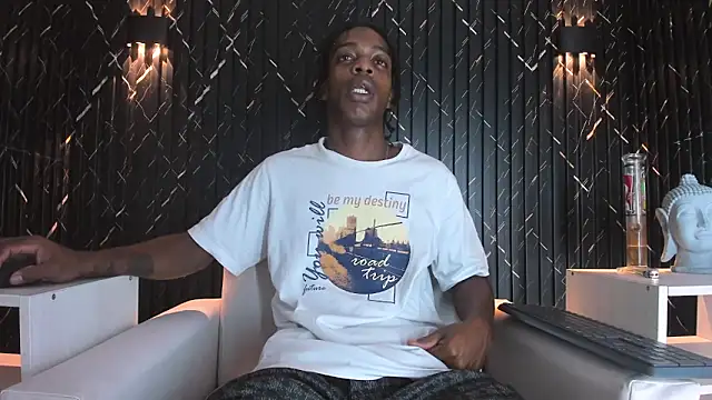 Snapshot of LarryCollin chatting on 14, 2, 2025 LarryCollin online show from 14, 2, 2025